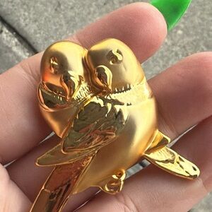 40 Gold love bird Brooch